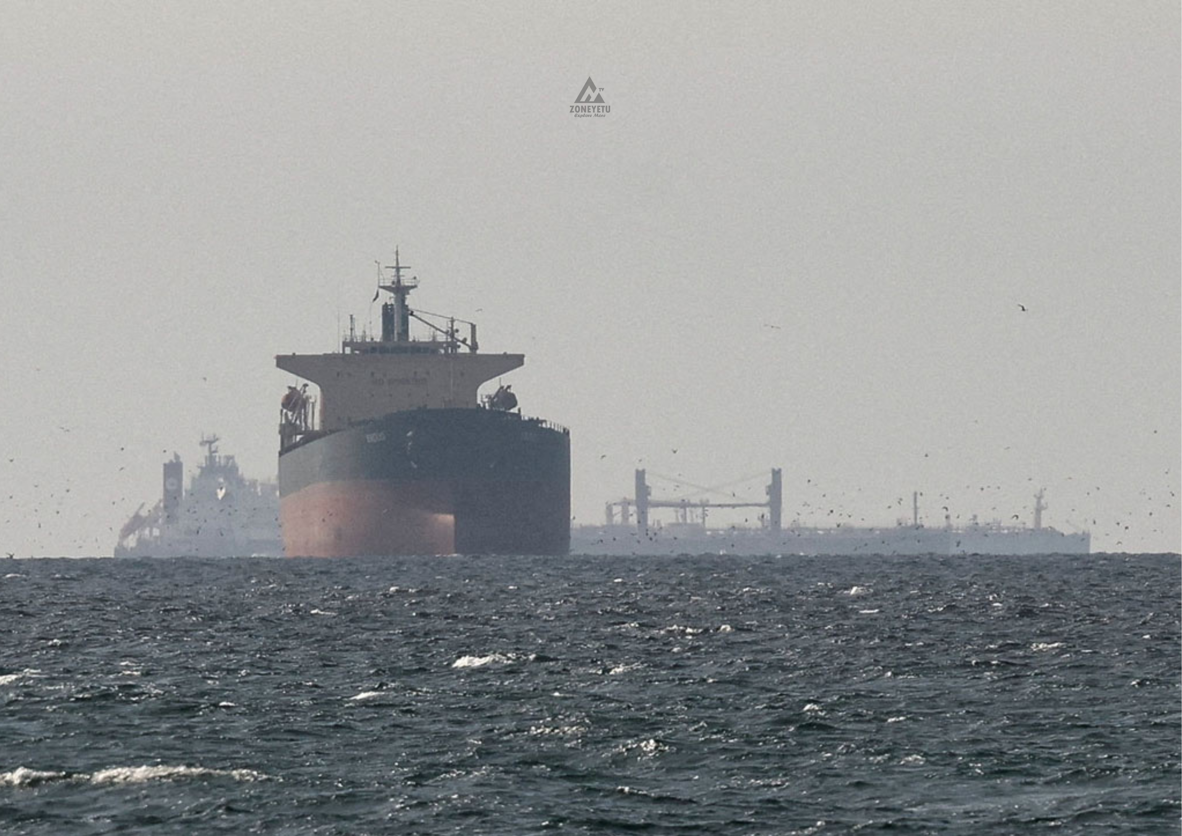 Meli Mbili Zazama Karibu na Mlango wa Hormuz Baada ya Kushambuliwa